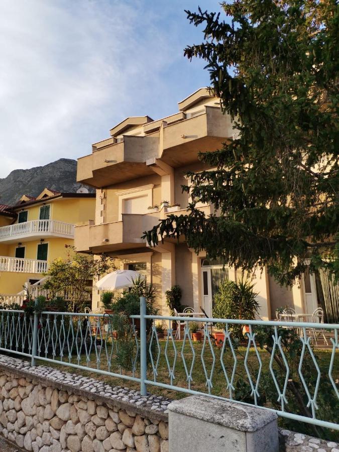 Apartments Sretna Gradac  Εξωτερικό φωτογραφία